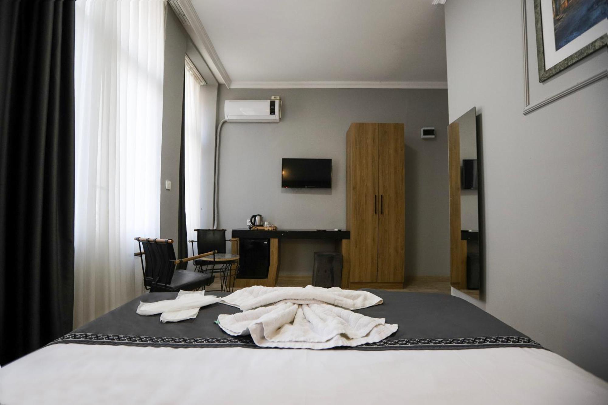 La Pera Suites Istanbul Exterior photo