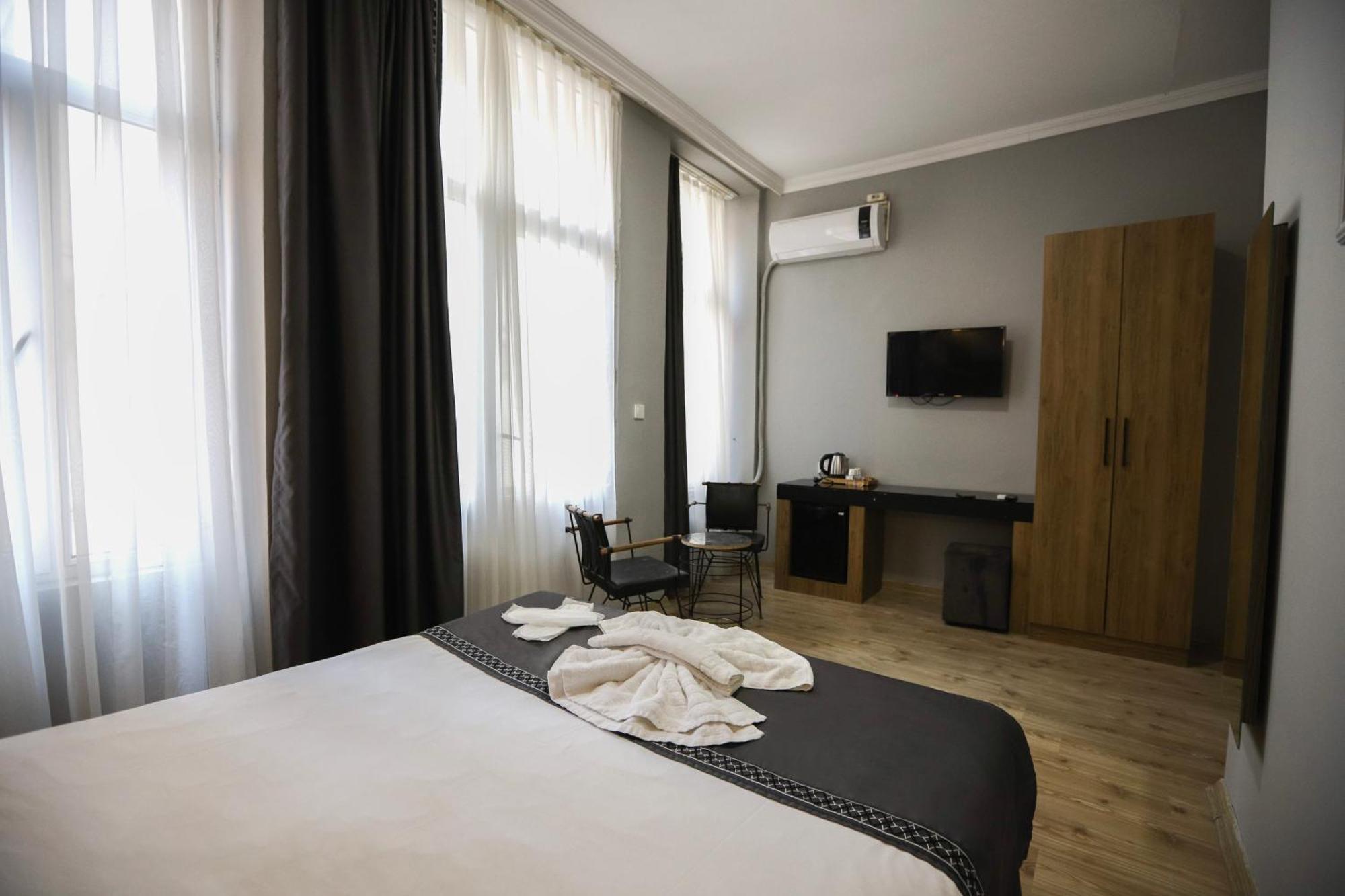 La Pera Suites Istanbul Exterior photo